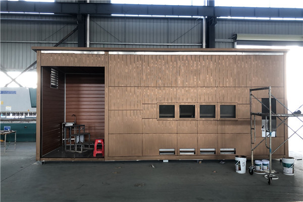 江西宜春活動房垃圾箱改造，水性木紋漆施工現(xiàn)場